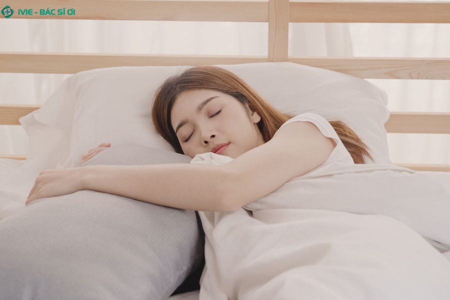 Ngủ đủ giấc giúp giảm nóng rát dạ dày