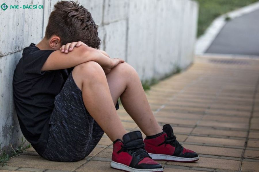 Việc lạm dụng thủ dâm với tần suất quá dày đặc có thể gây mệt mỏi, mất tập trung và ảnh hưởng đến tâm lý học đường