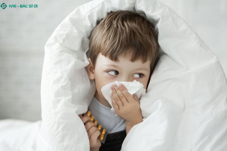 Dấu hiệu nhận biết sớm cúm A ở trẻ em sốt cao, mệt mỏi, ho khan và chảy nước mũi