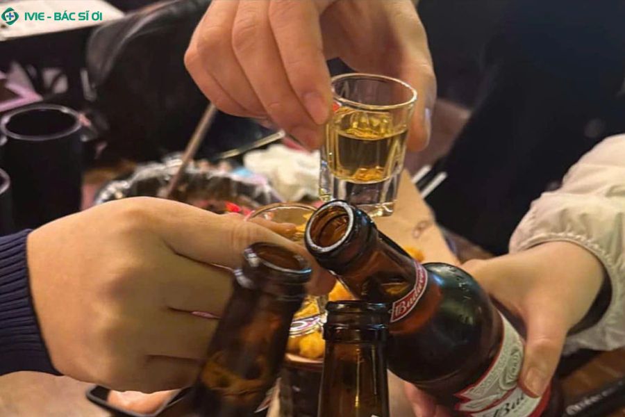 Rượu bia, virus và lối sống thiếu khoa học là nguyên nhân khiến men gan tăng cao