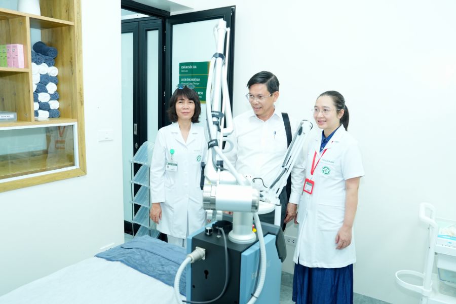 Khoa Da liễu - Bệnh viện Bạch Mai là địa chỉ tuyến đầu được đông đảo người bệnh tin tưởng lựa chọn