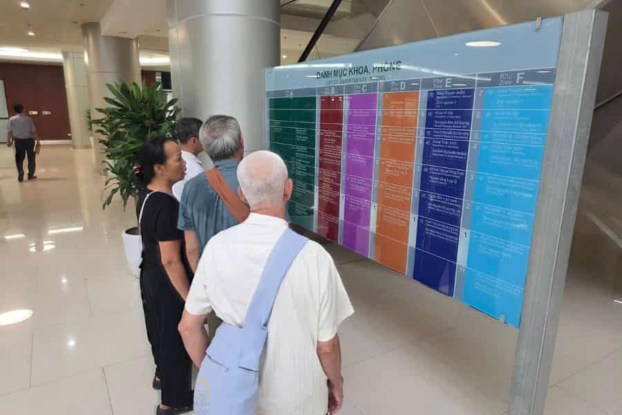 Thẻ BHYT vẫn được áp dụng một phần khi người bệnh lựa chọn khám theo yêu cầu tại Bạch Mai