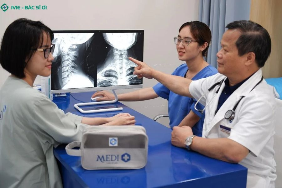 Khám và điều trị gù lưng cùng TS.BSCKII Lê Quốc Việt tại MEDIPLUS