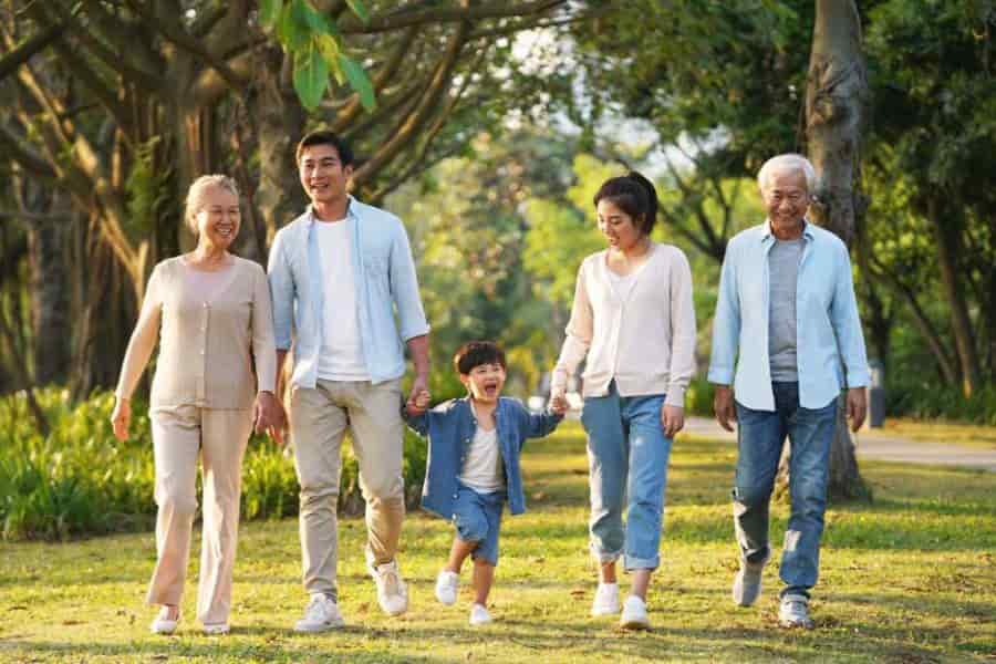Bảo hiểm sức khỏe gia đình là hình thức bảo hiểm tự nguyện được thiết kế nhằm bảo vệ toàn diện sức khỏe và tài chính cho gia đình