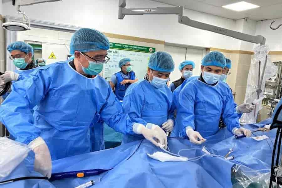 Thực hiện siêu âm ổ bụng chuyên sâu với hệ thống trang thiết bị hiện đại tại Trung tâm Tiêu hóa - Gan mật Bạch Mai