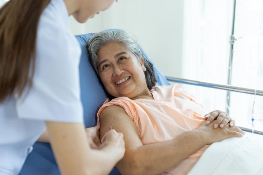 Bảo hiểm sức khỏe nội trú là giải pháp thiết thực cho người lao động tự do, người mua báo hiếu cha mẹ và người muốn mở rộng quyền lợi BHYT
