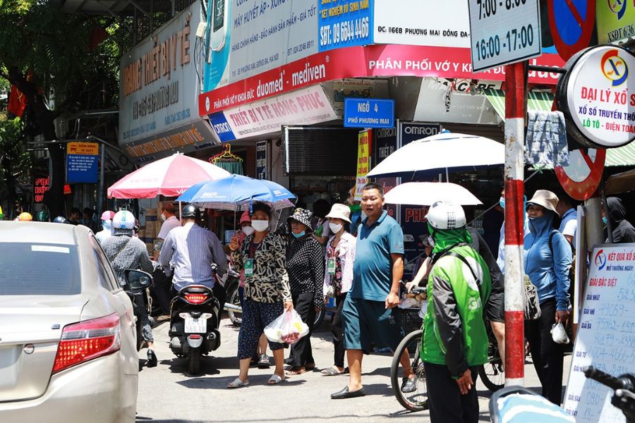 Các dịch vụ tiện ích phụ trợ như nhà nghỉ, quán ăn phục vụ chu đáo cho thân nhân người bệnh ở tỉnh xa