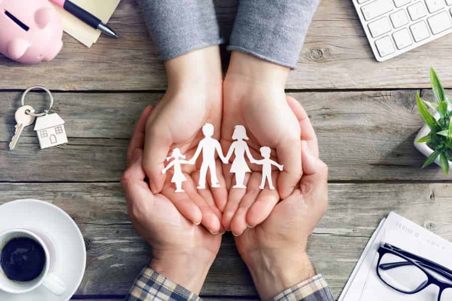 Bảng so sánh giúp người dân phân biệt rõ quyền lợi giữa BHYT Nhà nước và Bảo hiểm sức khỏe thương mại