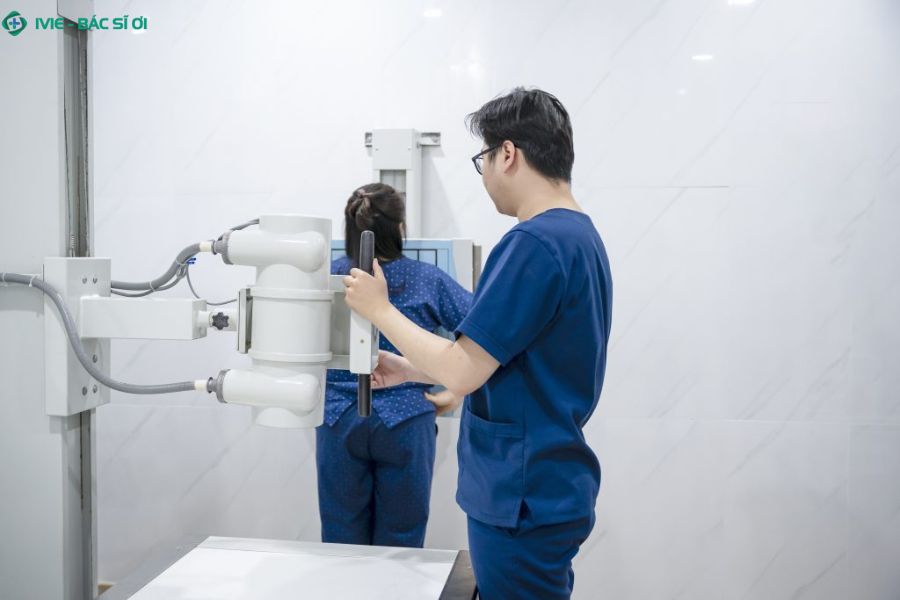 Người bệnh thực hiện các dịch vụ chụp chiếu theo chỉ định của bác sĩ