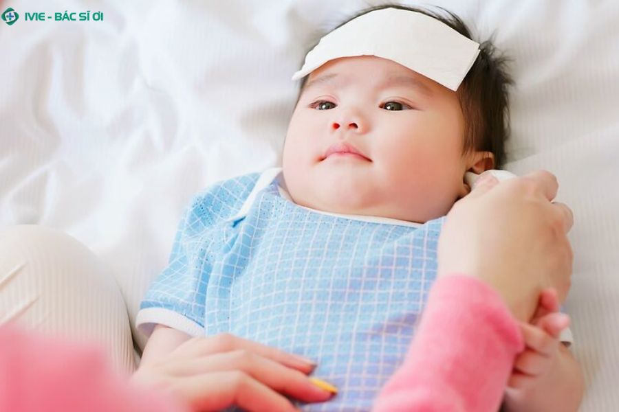Cách hạ sốt cho trẻ 5 tháng tại nhà không dùng thuốc