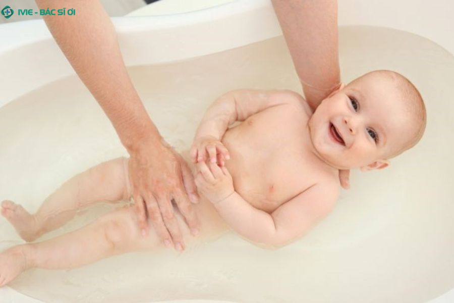 Những lưu ý quan trọng khi tắm cho trẻ 5 tháng tuổi