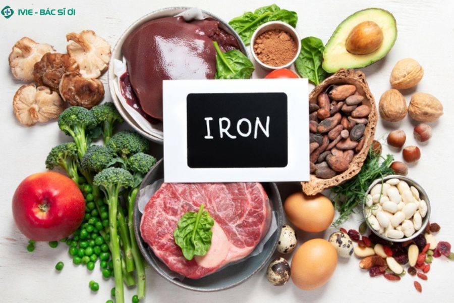 Bổ sung nhóm thực phẩm giàu sắt giúp cơ thể người mẹ nhanh chóng bù đắp lượng máu đã mất