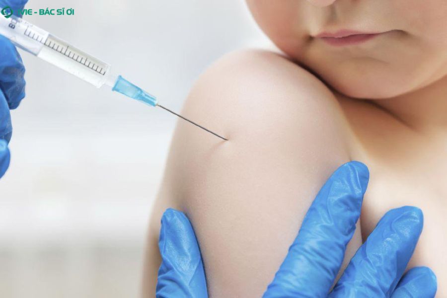 Tiêm vắc-xin thủy đậu hãy kiểm tra tình trạng sức khỏe và tham khảo ý kiến bác sĩ