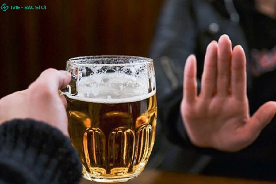 Hạn chế hoặc ngừng uống rượu bia hoặc thực hiện các biện pháp hỗ trợ tại chỗ để giảm thiểu tình trạng đỏ mặt khi uống bia