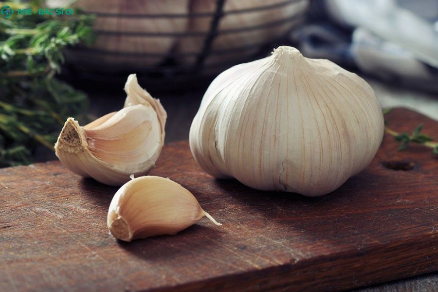 Tỏi chứa hoạt chất allicin giúp kháng khuẩn, kháng viêm tự nhiên