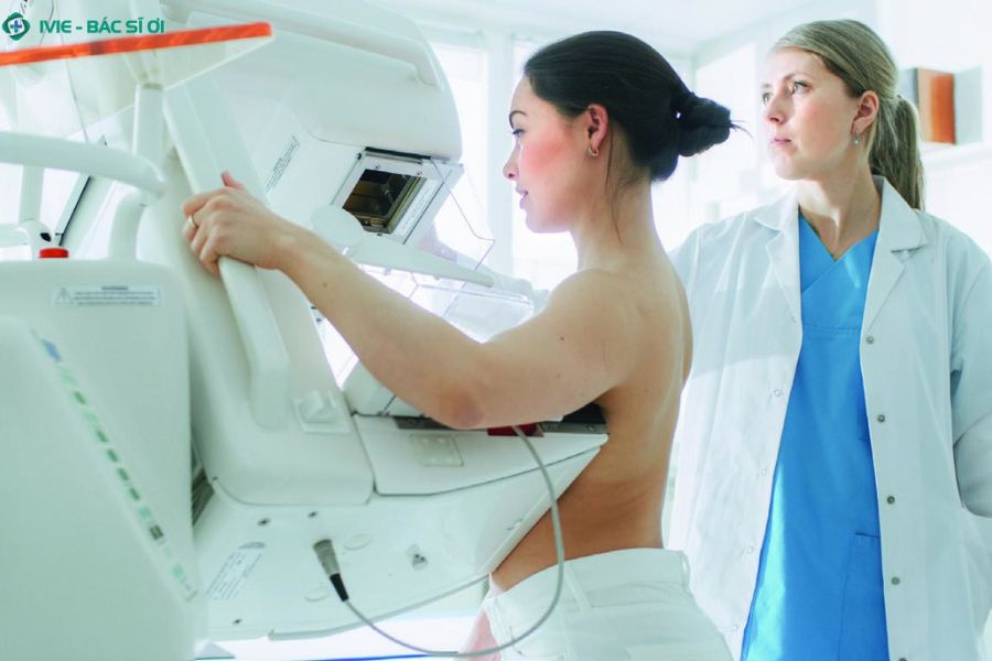 Khi nào đau nhói như kim châm ở vú cần đi khám bác sĩ?