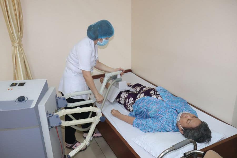 Người bệnh có thẻ BHYT được hưởng đầy đủ quyền lợi chi trả khi đăng ký khám đúng tuyến tại Bệnh viện 30-4