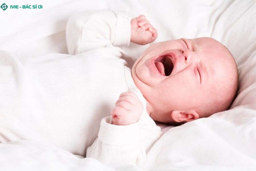 Dấu hiệu trẻ ngủ xuyên đêm cần đưa đi khám