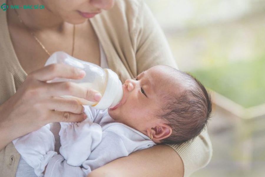 Khi nào cần lo lắng về lượng sữa của trẻ 4 tháng tuổi