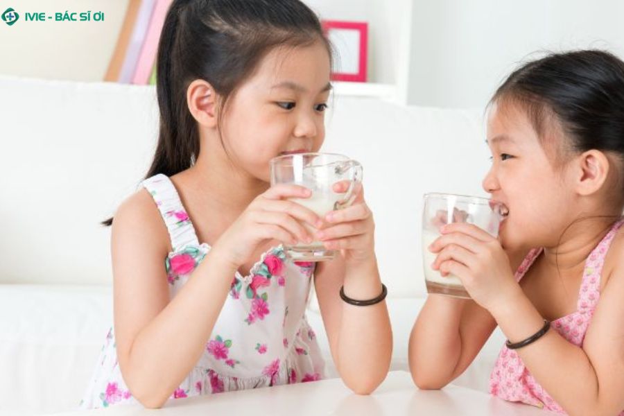 Trẻ bị tiêu chảy nên uống sữa gì để an toàn?