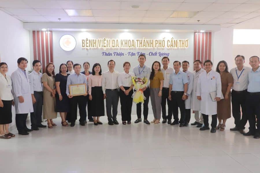 Người bệnh nên chủ động tham khảo trước bảng giá dịch vụ để chuẩn bị tốt nhất về chi phí khi đến khám tại Bệnh viện Đa khoa Thành phố Cần Thơ