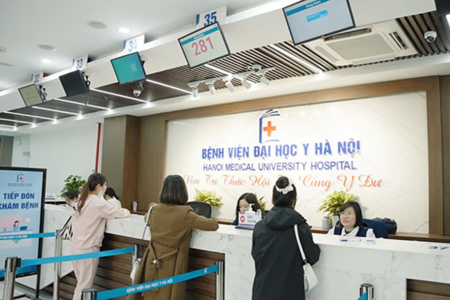 Khu vực làm thủ tục hành chính khép kín giúp tối ưu hóa thời gian chờ cho người bệnh