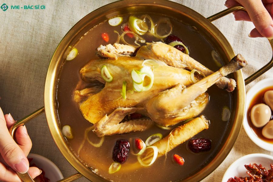 Chế biến món ăn từ thịt gà an toàn cho người viêm amidan