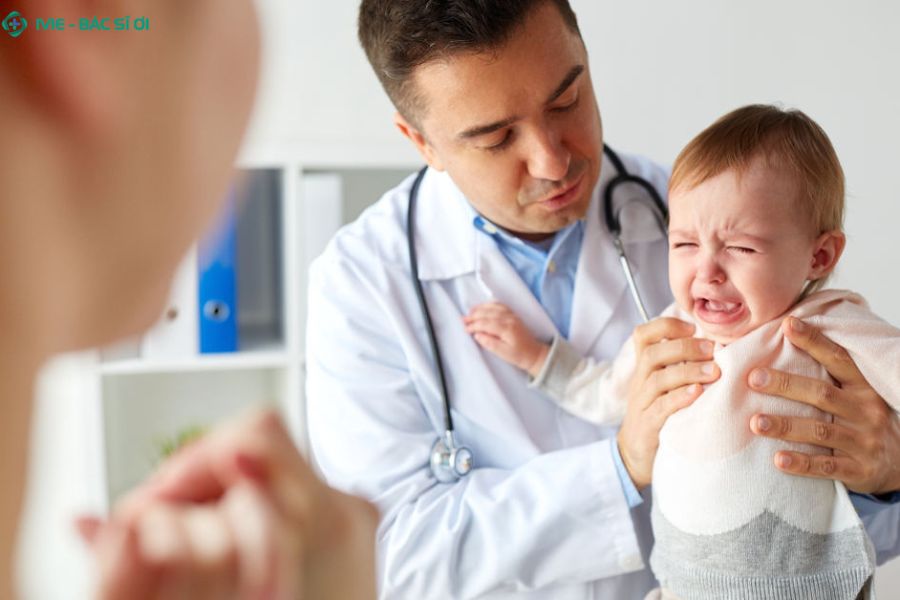 Dấu hiệu cần dừng ăn và đưa bé đi khám