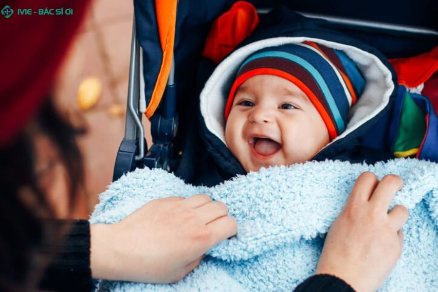 Giữ ấm đúng cách khi bé 7 tháng bị ho