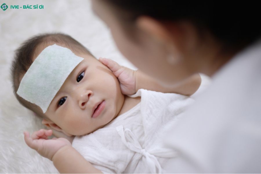 Sốt sau tiêm cúm ở bé 6 tháng có bình thường không