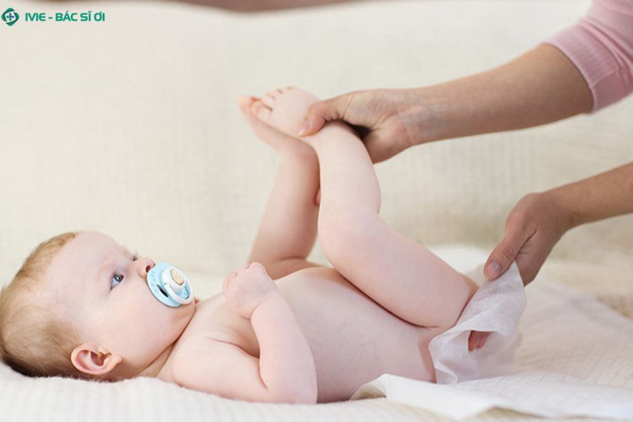 Mẹ có thể liên hệ với bác sĩ để được tư vấn và hướng dẫn chăm sóc trẻ tại nhà