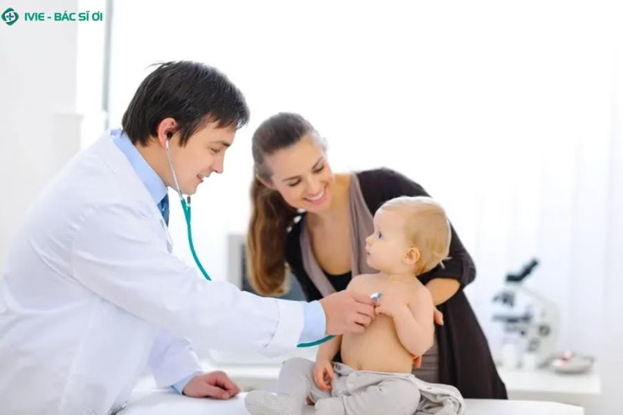 Chủ động kết nối với bác sĩ chuyên khoa giúp bảo vệ hệ tiêu hóa non nớt của trẻ