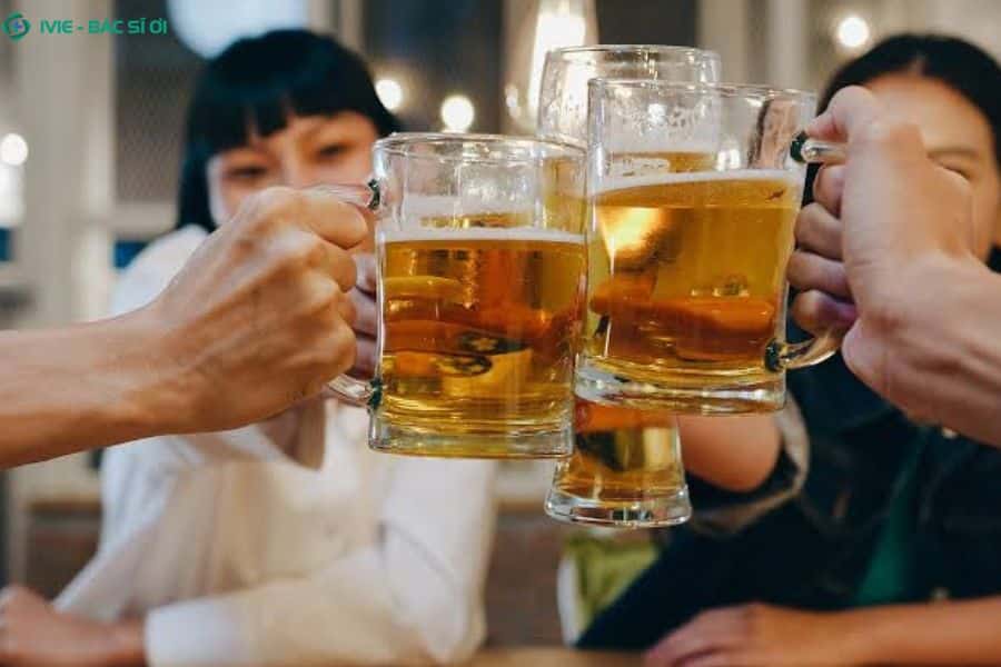 Việc kiên quyết nói không với rượu bia giúp giảm tải áp lực nhiễm độc và tạo điều kiện cho tế bào gan phục hồi