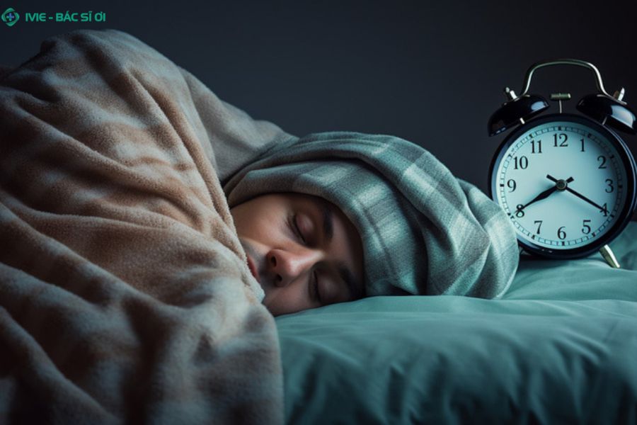 Giấc ngủ đủ và chế độ ăn lành mạnh giúp cải thiện tâm trạng, giảm lo âu và trầm cảm