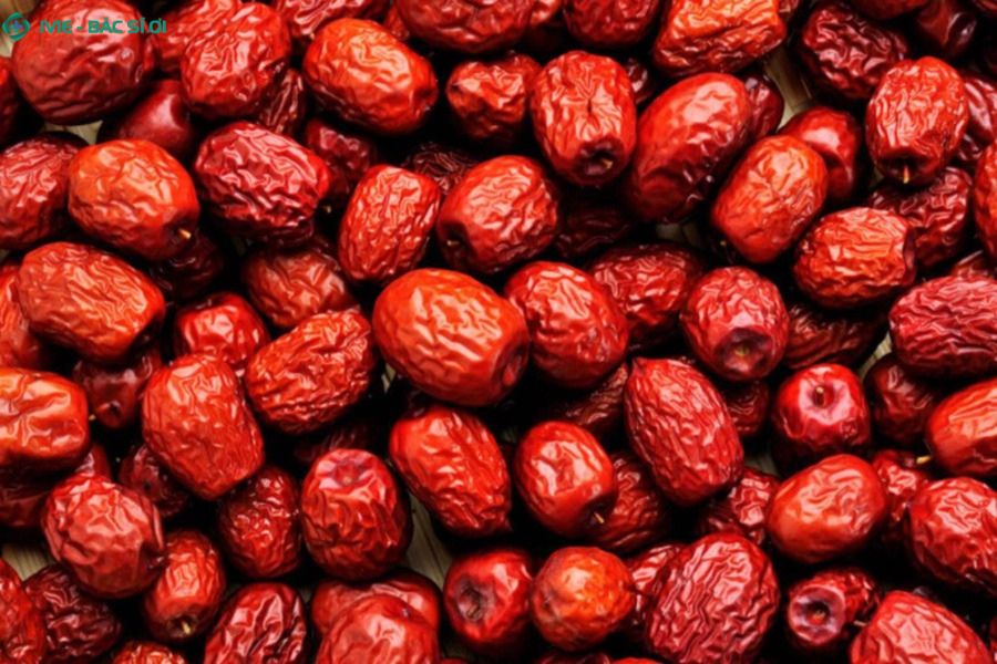 Táo đỏ có công dụng gì trong việc chữa xuất huyết dạ dày?