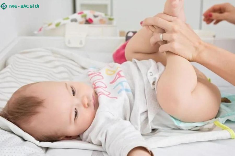 Khi nào trẻ 3 tháng cần đi khám vì không đi ngoài