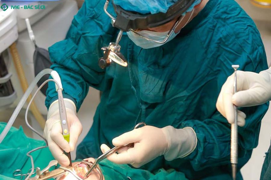 Phẫu thuật cắt amidan giúp loại bỏ ổ viêm triệt để, giảm tái phát và giúp trẻ hô hấp dễ hơn