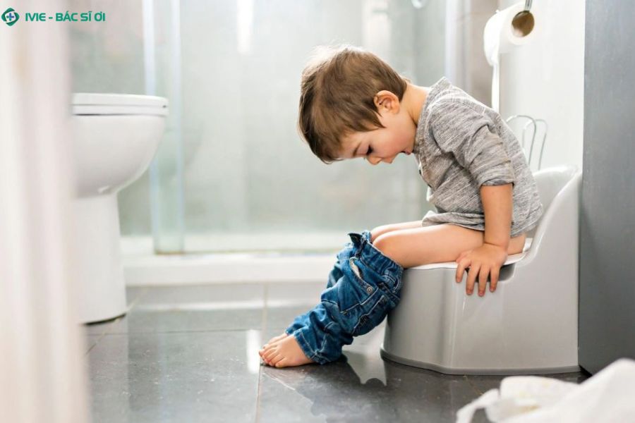 Cách chăm sóc khi trẻ đi tiểu nhiều lần trong ngày