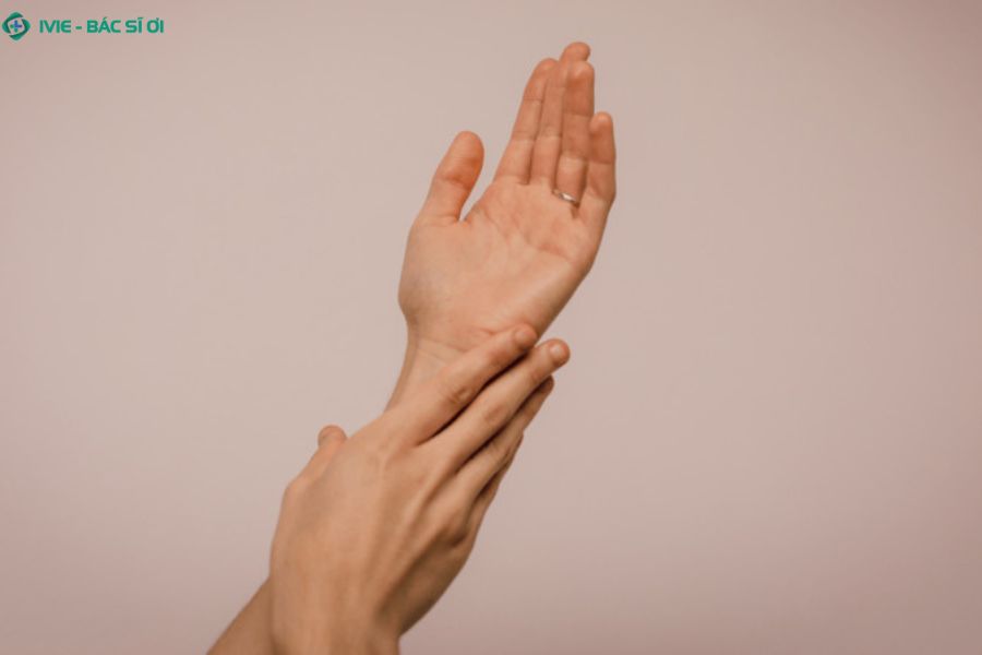 Các bài tập nhẹ nhàng giúp mẹ bầu giảm đau khớp ngón tay