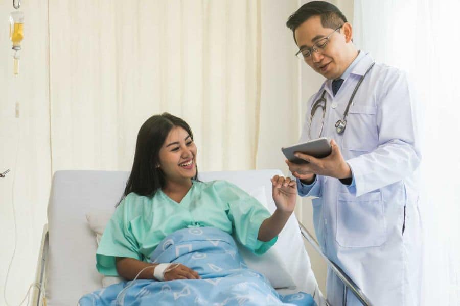 Bảo hiểm sức khỏe hỗ trợ chi phí khám chữa bệnh