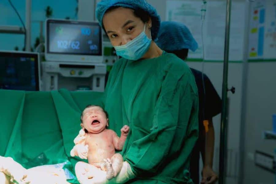 Bác sĩ Nguyễn Thị Hiền có kinh nghiệm dày dặn trong xử lý các ca sinh mổ và phẫu thuật phụ khoa phức tạp