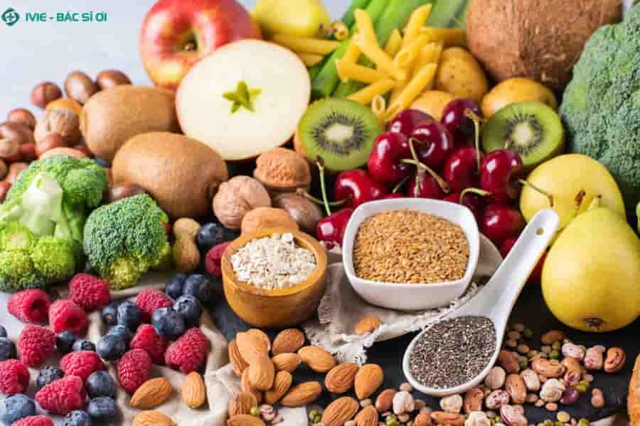 Thực đơn giàu rau xanh và trái cây tươi giúp cung cấp dưỡng chất bảo vệ tế bào gan
