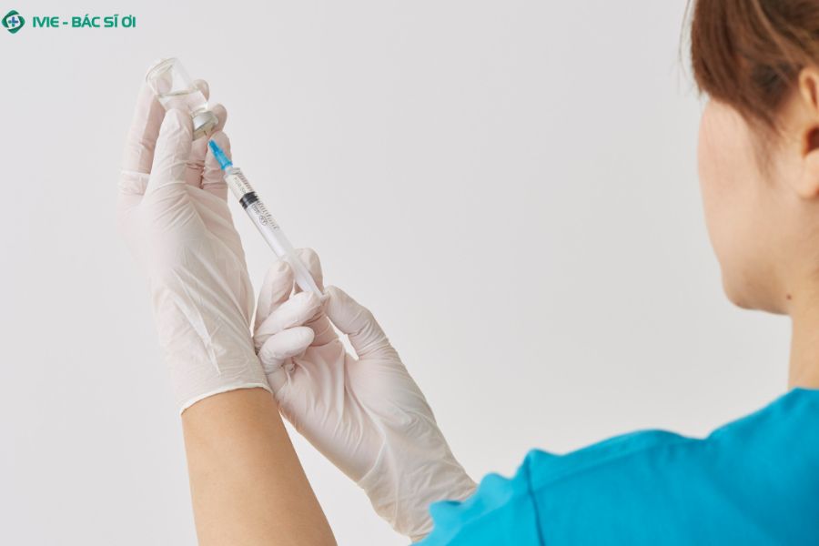 Nên chọn loại vắc xin viêm não mô cầu nào