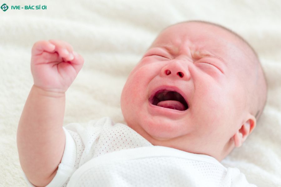Nguyên nhân trẻ 7 tháng hay rùng mình