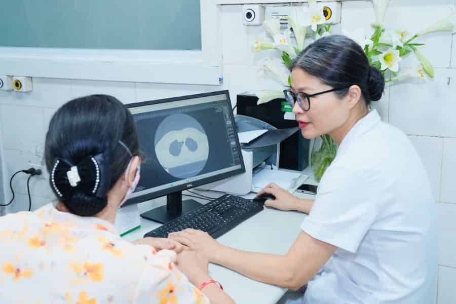 Người dân cần lưu ý các dịch vụ khám hành chính, cấp giấy chứng nhận không thuộc danh mục BHYT chi trả
