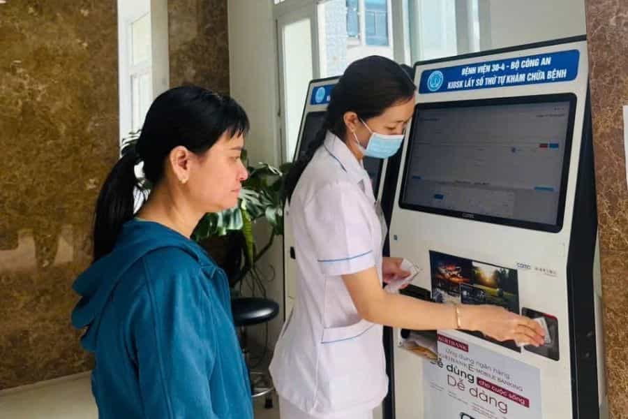 Quy trình khám BHYT tại Bệnh viện 30-4 Bộ Công An diễn ra nhanh chóng, rõ ràng với sự hỗ trợ nhiệt tình từ nhân viên y tế