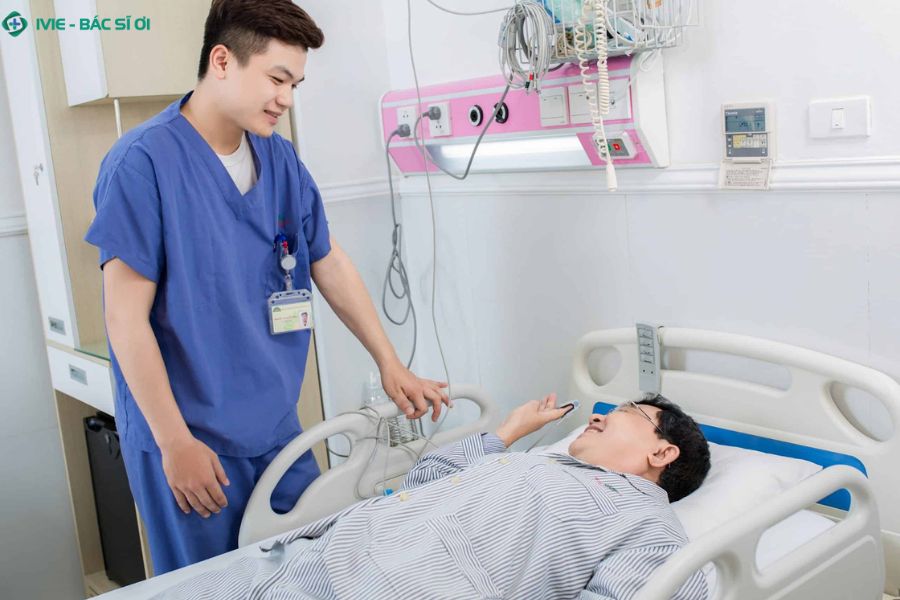 Tùy vào việc có gây mê hay không, thời gian ăn lại sau nội soi có thể từ 1-4 giờ, bắt đầu bằng thực phẩm mềm và dễ tiêu