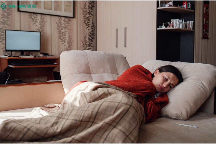 Biểu hiện sốt nóng lạnh ở người lớn vừa rét run vừa toát mồ hôi