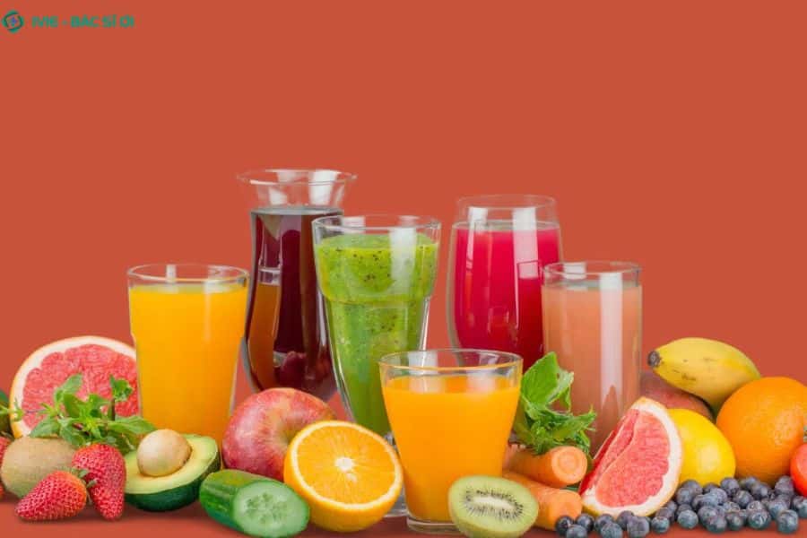 Nước ép từ cam, bưởi tươi nguyên chất cung cấp lượng Vitamin C và naringin dồi dào, thúc đẩy các enzyme giải độc gan