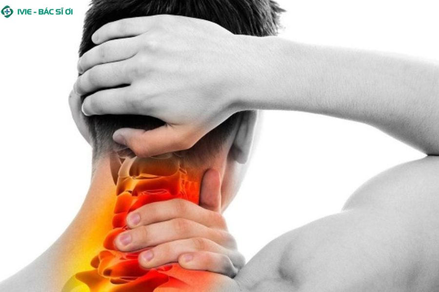 Viêm khớp cột sống cổ khiến vùng cổ vai bị đau mỏi